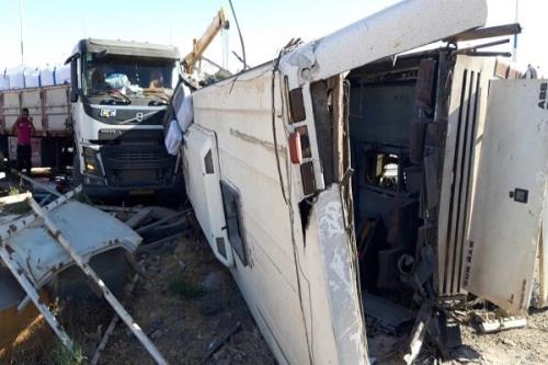 مسافران اتوبوس حادثه دیده در محور زاهدان - آباده سرباز معلم بودند