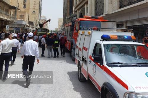 شهروندان از تجمع در محل ریزش ساختمان متروپل آبادان اجتناب کنند