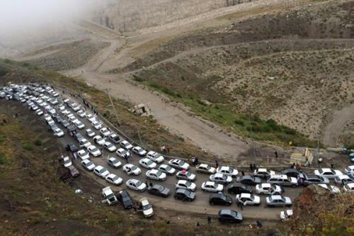 ترافیک در راه آزادراه تهران_ شمال نیمه سنگین است