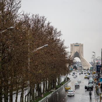 اجرای طرح بهاران خدمت در خیابان های آزادی و انقلاب