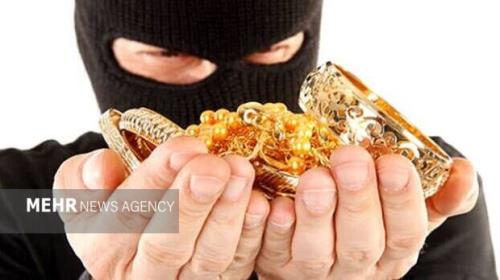 نظافتچی منزل سارق از آب درآمد