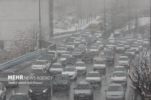 لغزندگی معابر شمالی تهران به علت بارش برف و باران