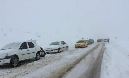 بارندگی باران و برف در محورهای مواصلاتی ۱۲ استان کشور