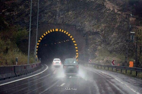 باران، گرد و خاک و ترافیک نیمه سنگین در جاده های کشور