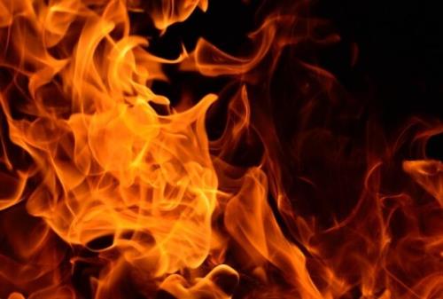 ۳مصدوم در پی آتش سوزی ساختمانی مسکونی در خیابان پیروزی تهران